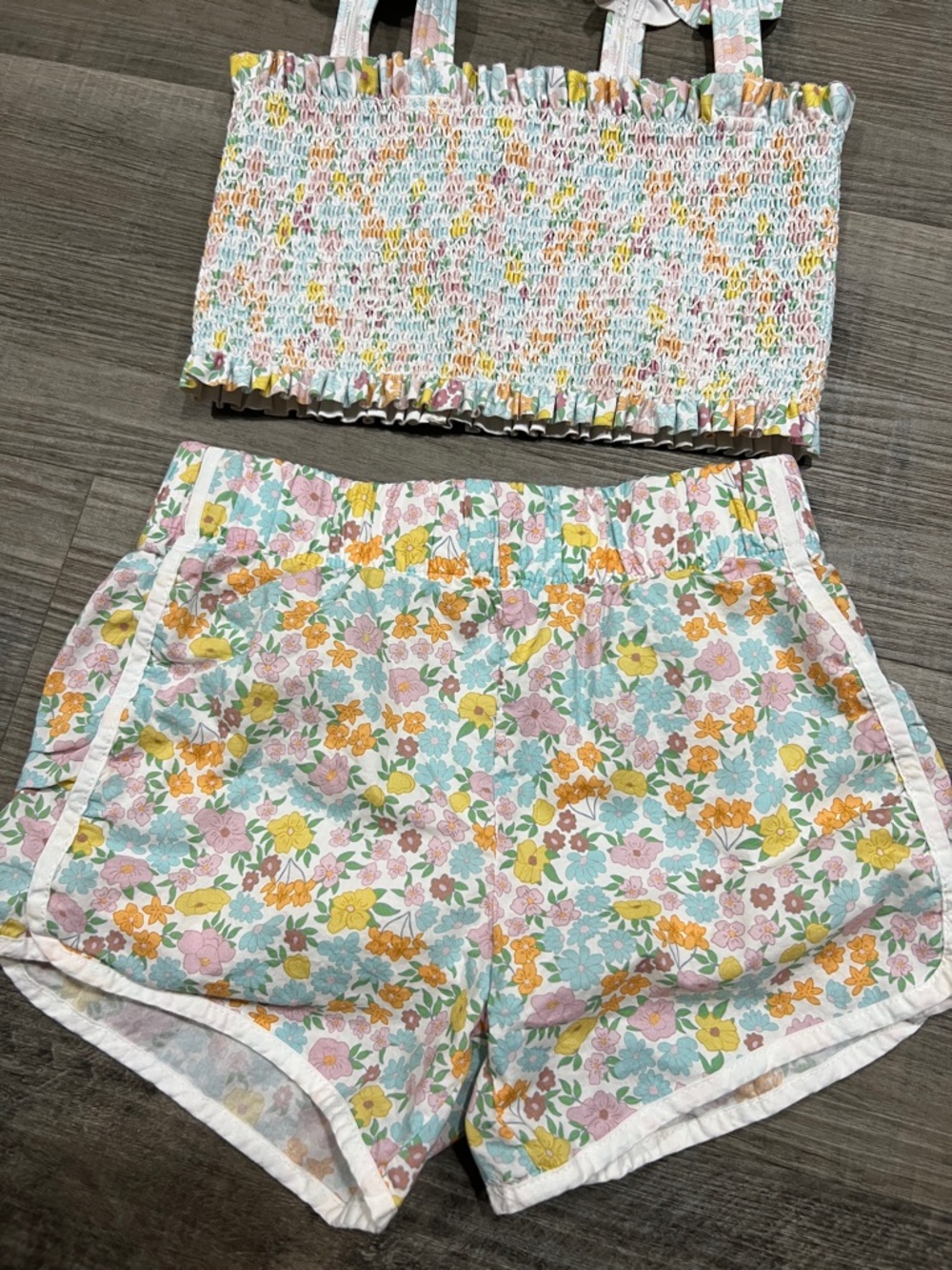Minnow swim top with matching cotton shorts size 5/6T - Picture 3 of 5